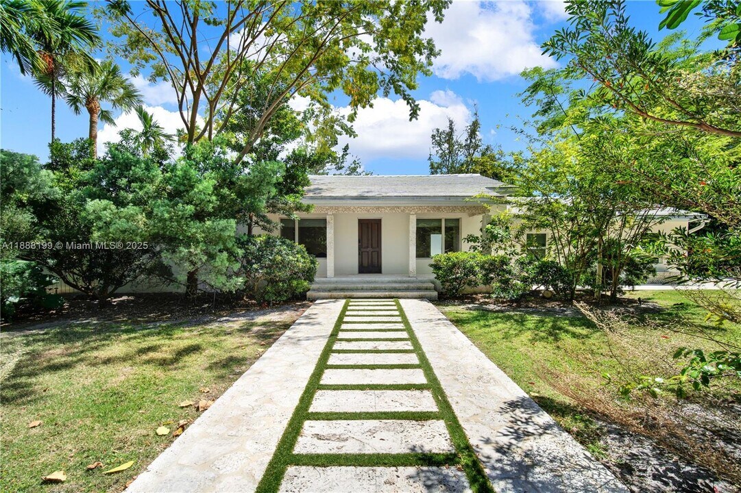 520 Bay Point Rd in Miami, FL - Building Photo