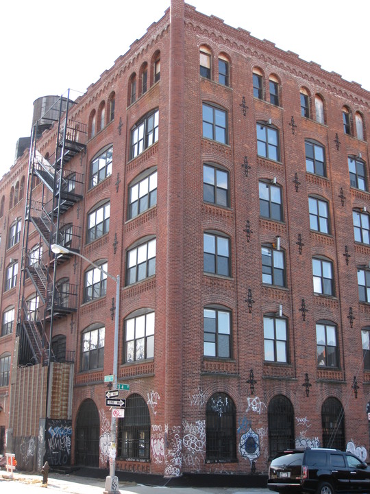 Wythe Confectionery in Brooklyn, NY - Foto de edificio