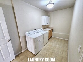 2060 Dewhirst Dr in Colorado Springs, CO - Building Photo - Building Photo