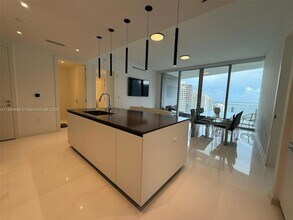 300 Biscayne Blvd Way, Unit 2706 in Miami, FL - Building Photo - Building Photo