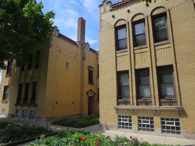 3542 N Meade Ave, Unit 2nd Floor