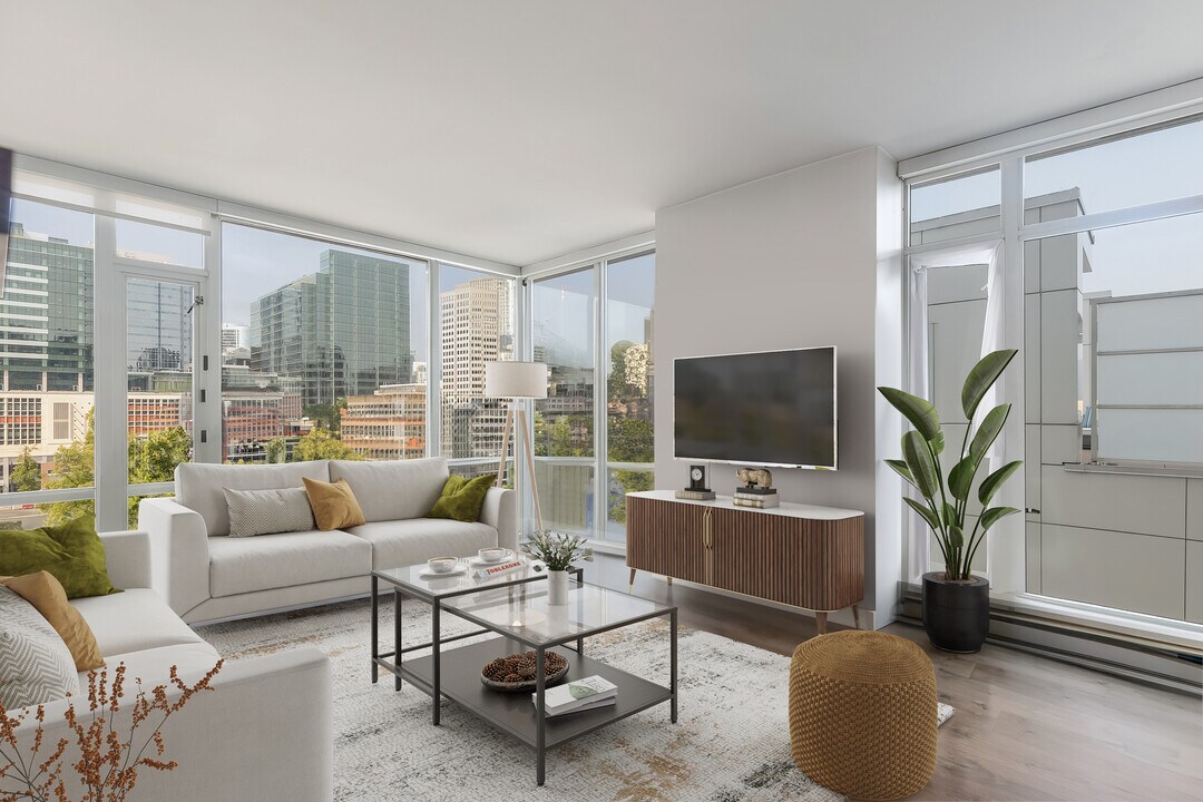 161 Georgia St W in Vancouver, BC - Building Photo