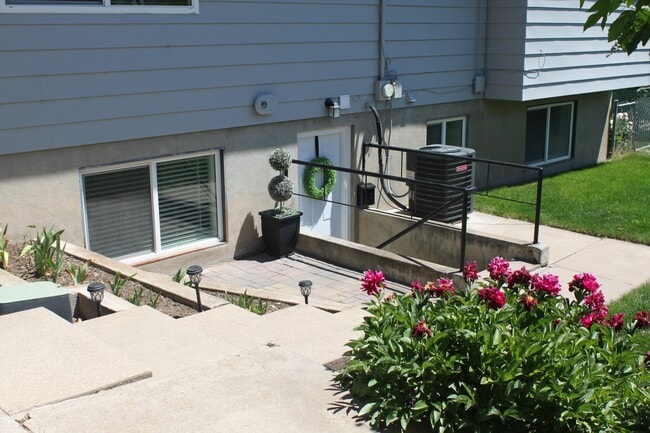 565 Colonial St, Unit Basement