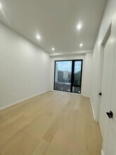 31-16-31-21 21st St in Queens, NY - Building Photo - Building Photo