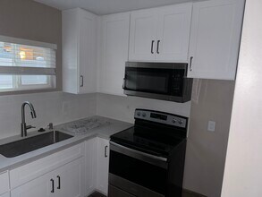 32952 Urban Ave, Unit 32952 Urban Ave Unit A in Lake Elsinore, CA - Foto de edificio - Building Photo