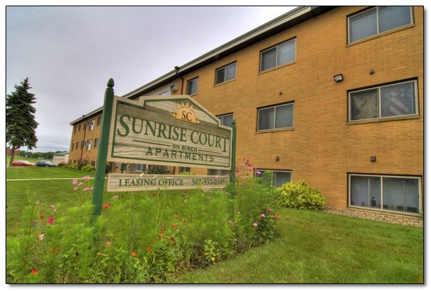 Sunrise Court in Marshall, MN - Foto de edificio