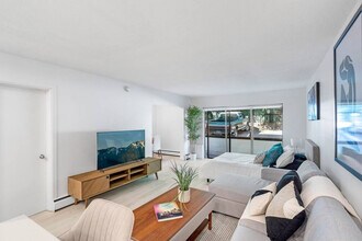 2225 W 8th Ave in Vancouver, BC - Building Photo - Building Photo