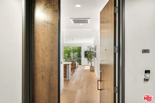 855 Croft Ave in Los Angeles, CA - Building Photo - Building Photo