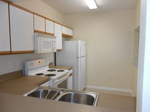 6413 Hollydale Pl-Unit -101 in Riverview, FL - Building Photo - Building Photo