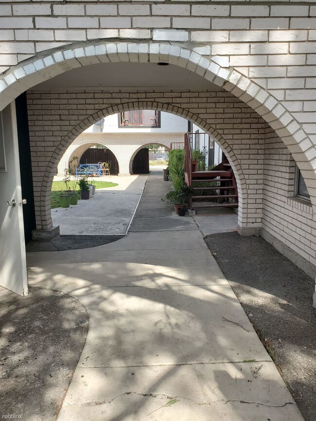 2218 Bell St in Harlingen, TX - Building Photo - Building Photo