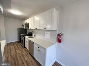 302 Barclay Towers in Cherry Hill, NJ - Building Photo - Building Photo
