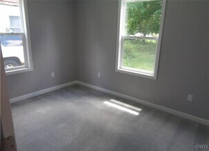 303 Kirsch Dr in Syracuse, NY - Building Photo - Building Photo