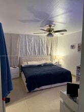 17652 NW 76th Ct in Hialeah, FL - Building Photo - Building Photo