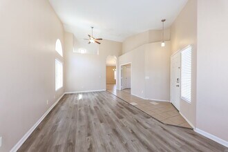 14815 W Dovestar Dr in Surprise, AZ - Foto de edificio - Building Photo
