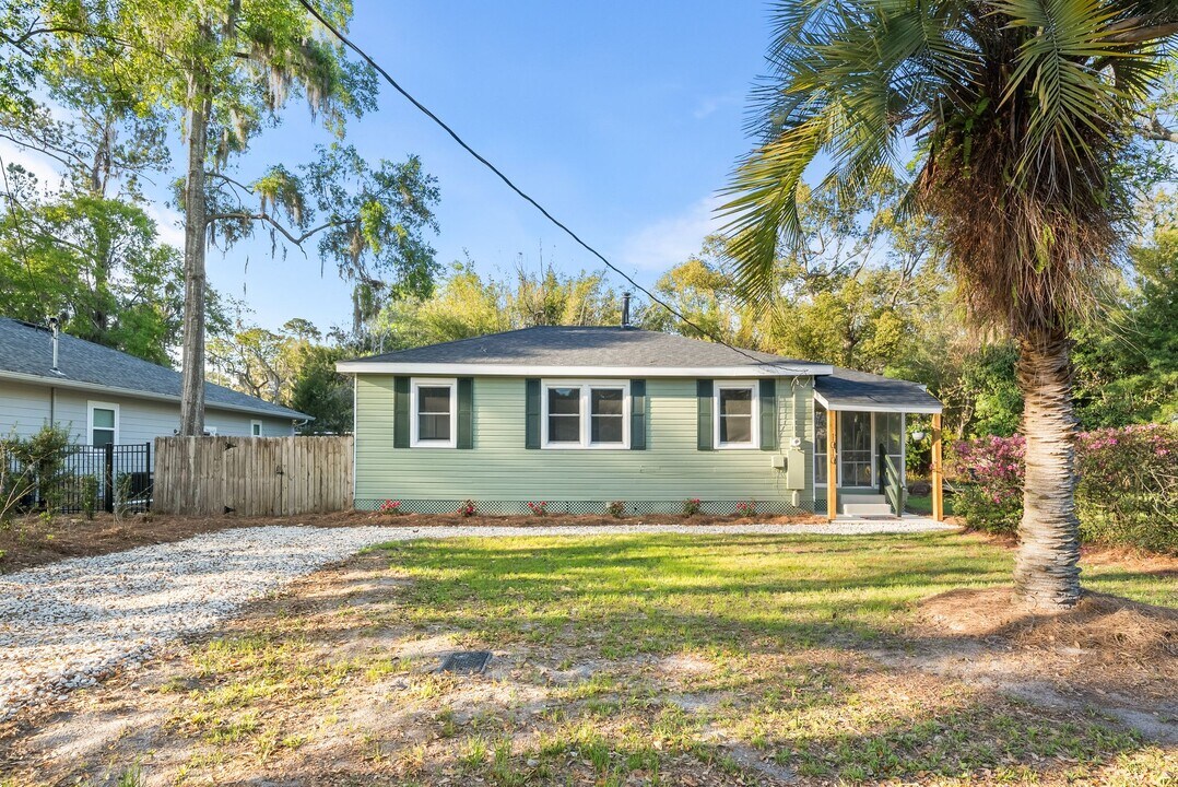 1010 NE 7th Pl in Gainesville, FL - Foto de edificio