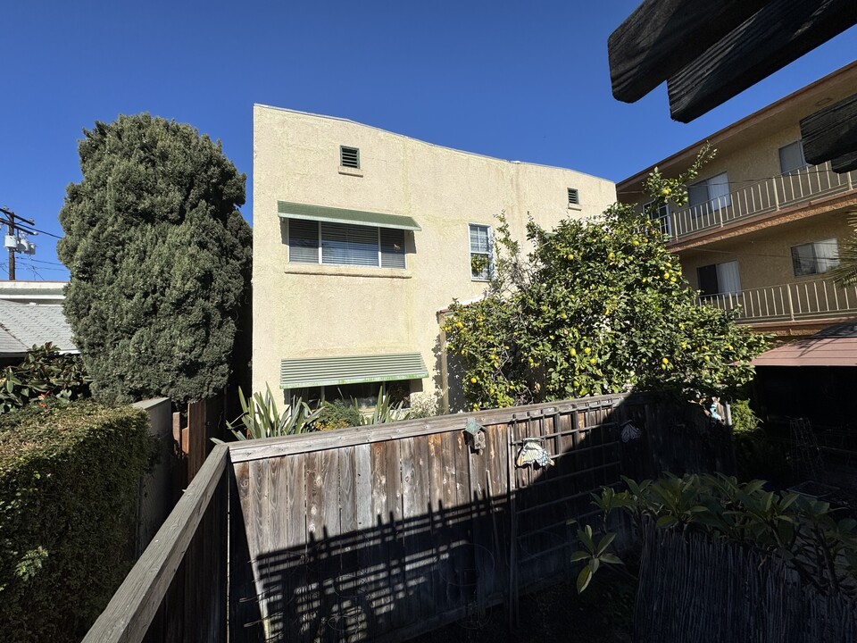 1749 E 3rd St, Unit Apt. #3 in Long Beach, CA - Building Photo