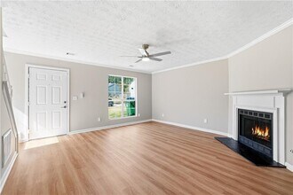 5651 Wells Cir in Stone Mountain, GA - Building Photo - Building Photo