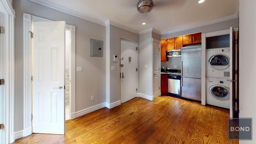 521 E 5th St in New York, NY - Building Photo
