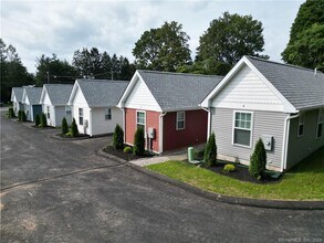 1187 N Broad St in Meriden, CT - Building Photo - Building Photo