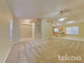 18071 N 113th Ave in Surprise, AZ - Foto de edificio - Building Photo