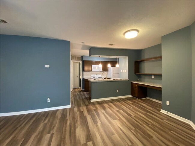 2401 Sycamore Ave in Huntsville, TX - Building Photo - Building Photo