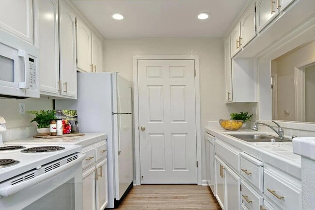 5947 Lake Hennessy Ct in San Jose, CA - Building Photo - Building Photo