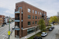 3066 N Clybourn Ave in Chicago, IL - Foto de edificio - Building Photo