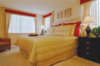 4756 W Atlantic Blvd in Margate, FL - Foto de edificio - Building Photo