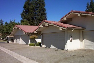 1537 W Boston Ave in Fresno, CA - Foto de edificio - Other