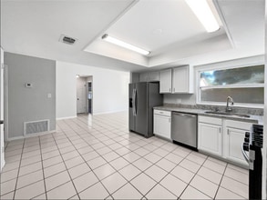 831 Haulover Dr in Altamonte Springs, FL - Building Photo - Building Photo