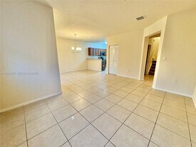 8650 NW 97th Ave in Doral, FL - Building Photo