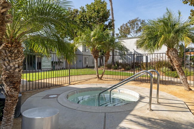 Villas in Spring Valley, CA - Foto de edificio - Building Photo