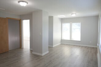 1756 Franklin Ave in Astoria, OR - Building Photo - Building Photo