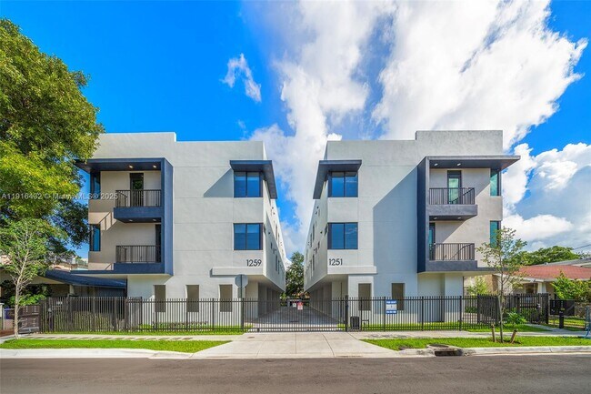 1251 SW 3rd St in Miami, FL - Building Photo - Building Photo