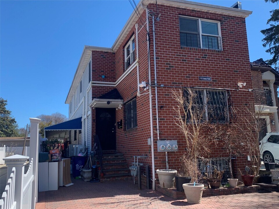 87-33 Commonwealth Blvd in Queens, NY - Building Photo