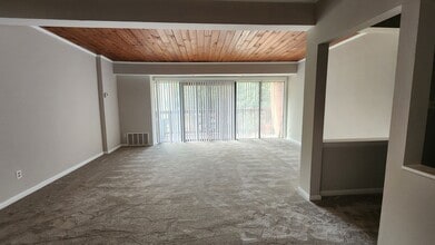 53 Skyhill Rd in Alexandria, VA - Building Photo - Building Photo