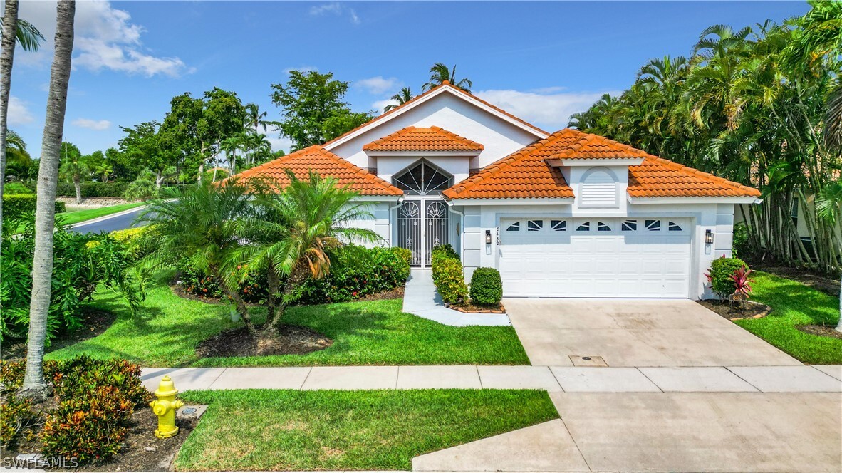 8452 Indian Wells Way in Naples, FL - Foto de edificio