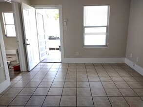 2412 44th St in Galveston, TX - Building Photo - Building Photo