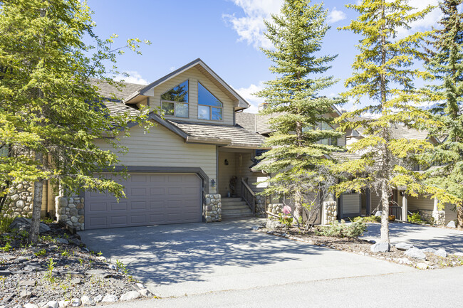 1 Aspen Gln in Canmore, AB - Building Photo - Building Photo