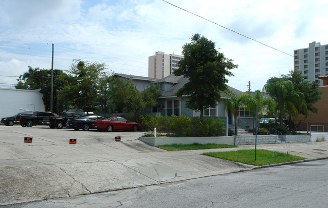 637 3rd Ave S in St. Petersburg, FL - Foto de edificio - Building Photo