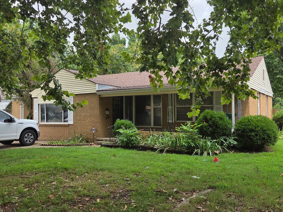 2350 S Erie St in Wichita, KS - Building Photo