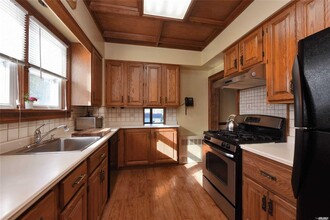257 Park Ave in Huntington, NY - Building Photo - Building Photo
