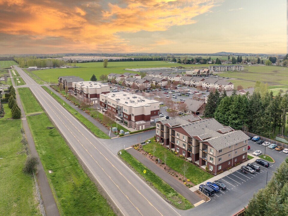 Cascade Ridge in Lebanon, OR - Building Photo