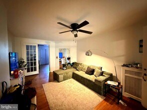 5118 Oakland St in Philadelphia, PA - Foto de edificio - Building Photo