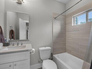 4450 W Tidwell Rd in Houston, TX - Building Photo - Building Photo