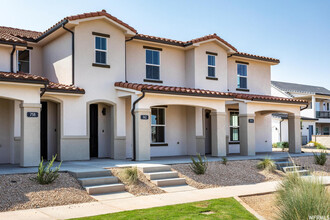 5602 S Carnelian Pky in Saint George, UT - Foto de edificio - Building Photo