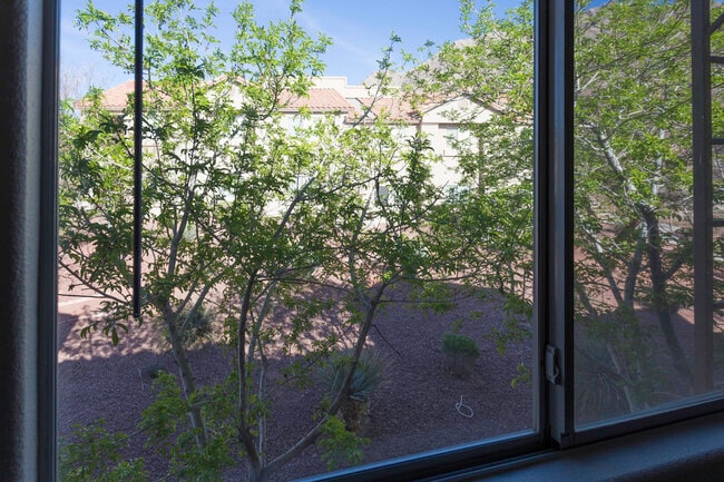 2110 Los Feliz St, Unit 2082 in Las Vegas, NV - Foto de edificio - Building Photo