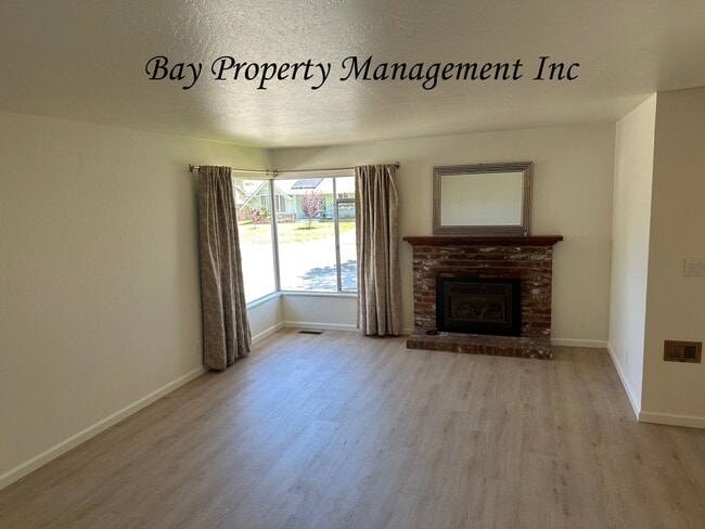 755 Carmelita Dr in Salinas, CA - Building Photo - Building Photo