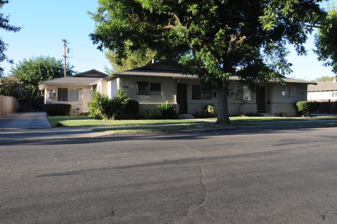 1709 Evergreen Ave in Modesto, CA - Building Photo