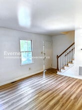 532D Neck-O-Land Rd in Williamsburg, VA - Foto de edificio - Building Photo